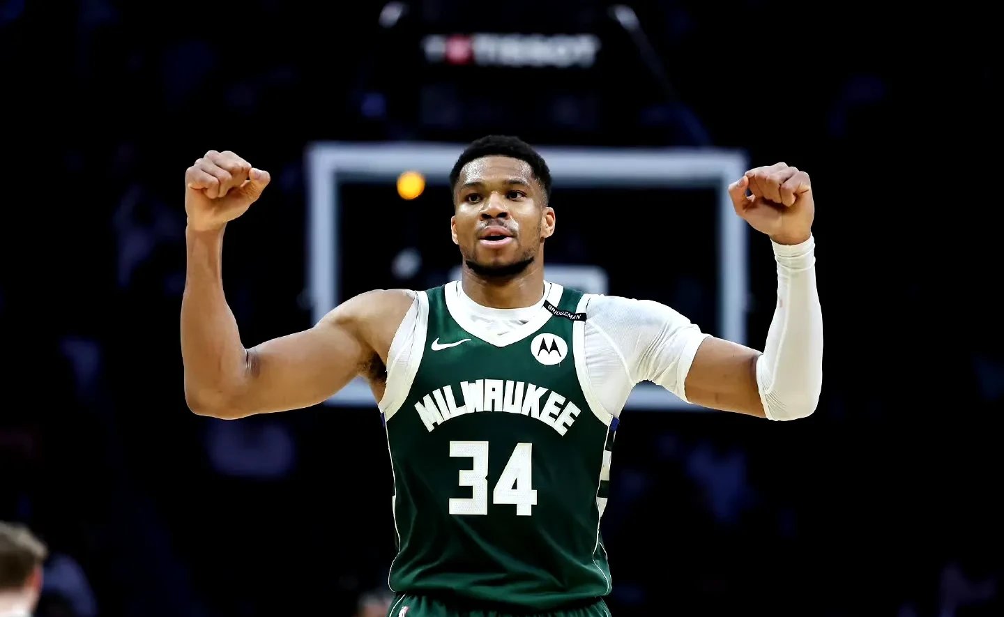 魔术鏖战勇士，字母哥一己之力扛起全队的简单介绍