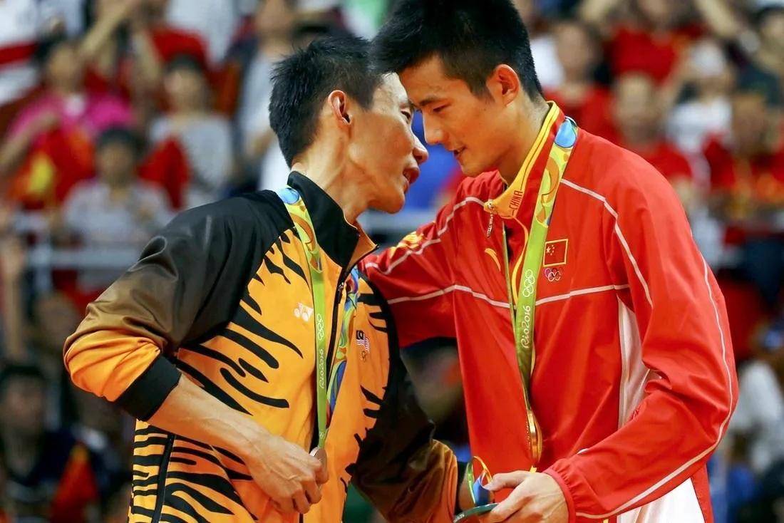 包含中国羽毛球队险胜印度羽毛球队，谌龙完成帽子戏法的词条