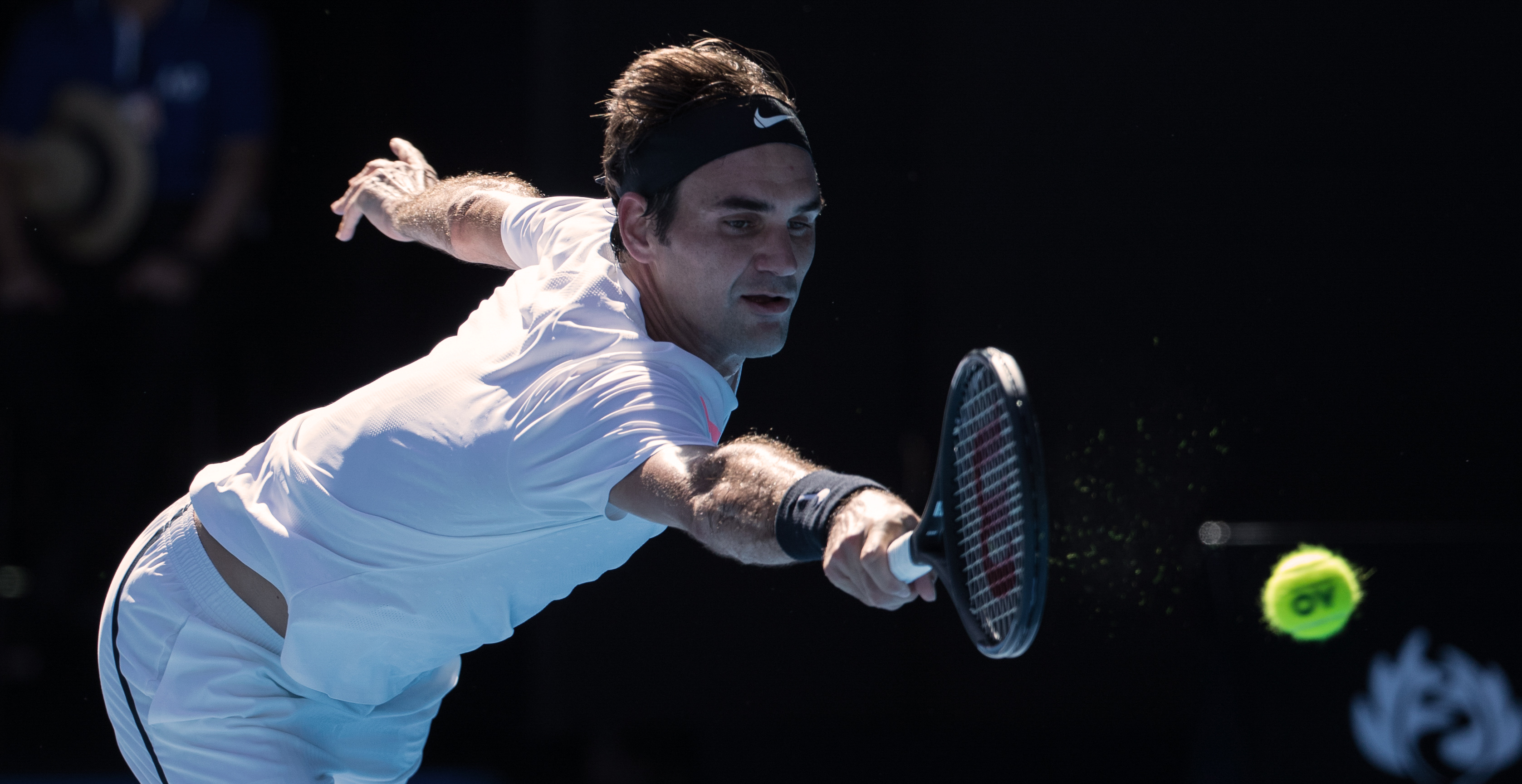 包含澳大利亚网球队险胜美国网球队，费德勒惊艳世界的词条