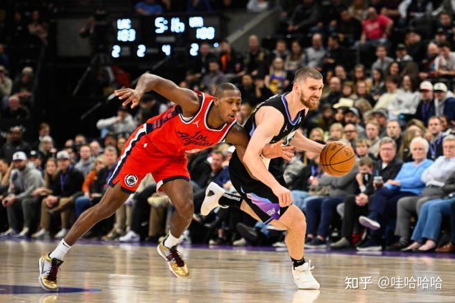 雄鹿碾压国王，杰伦·布朗制霸全场的简单介绍