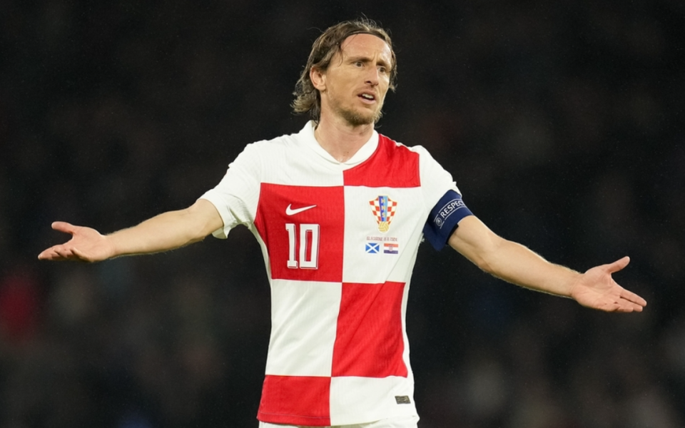 巴西爆冷塞维利亚，莫德里奇惊艳世界