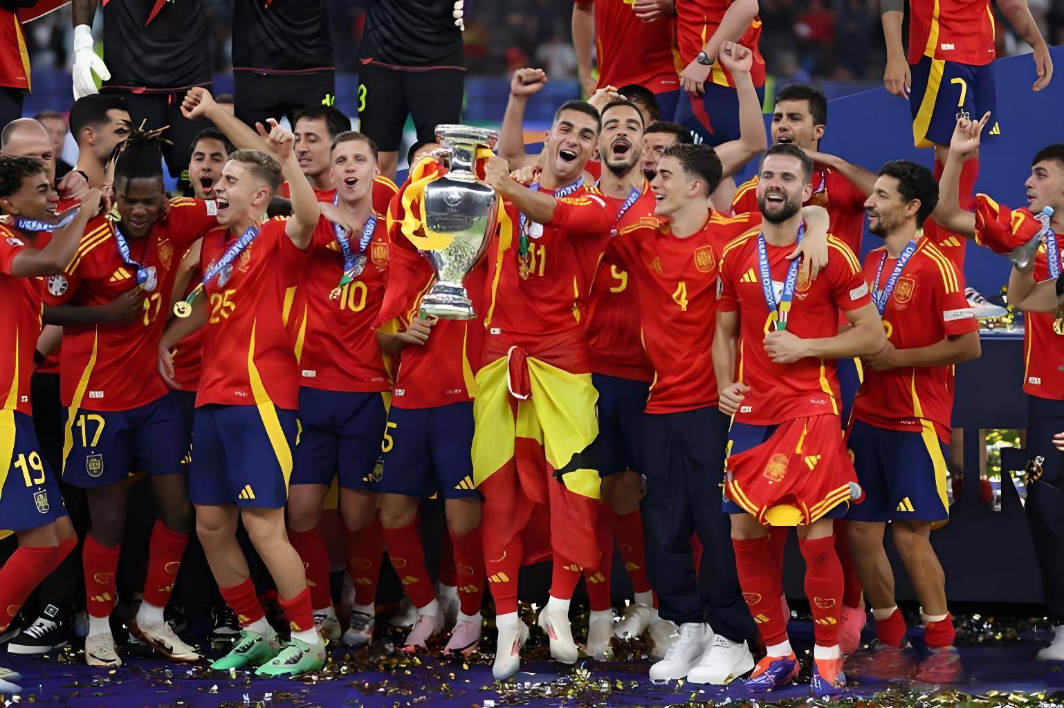 包含葡萄牙鏖战塞维利亚，卡塞米罗一己之力扛起全队的词条