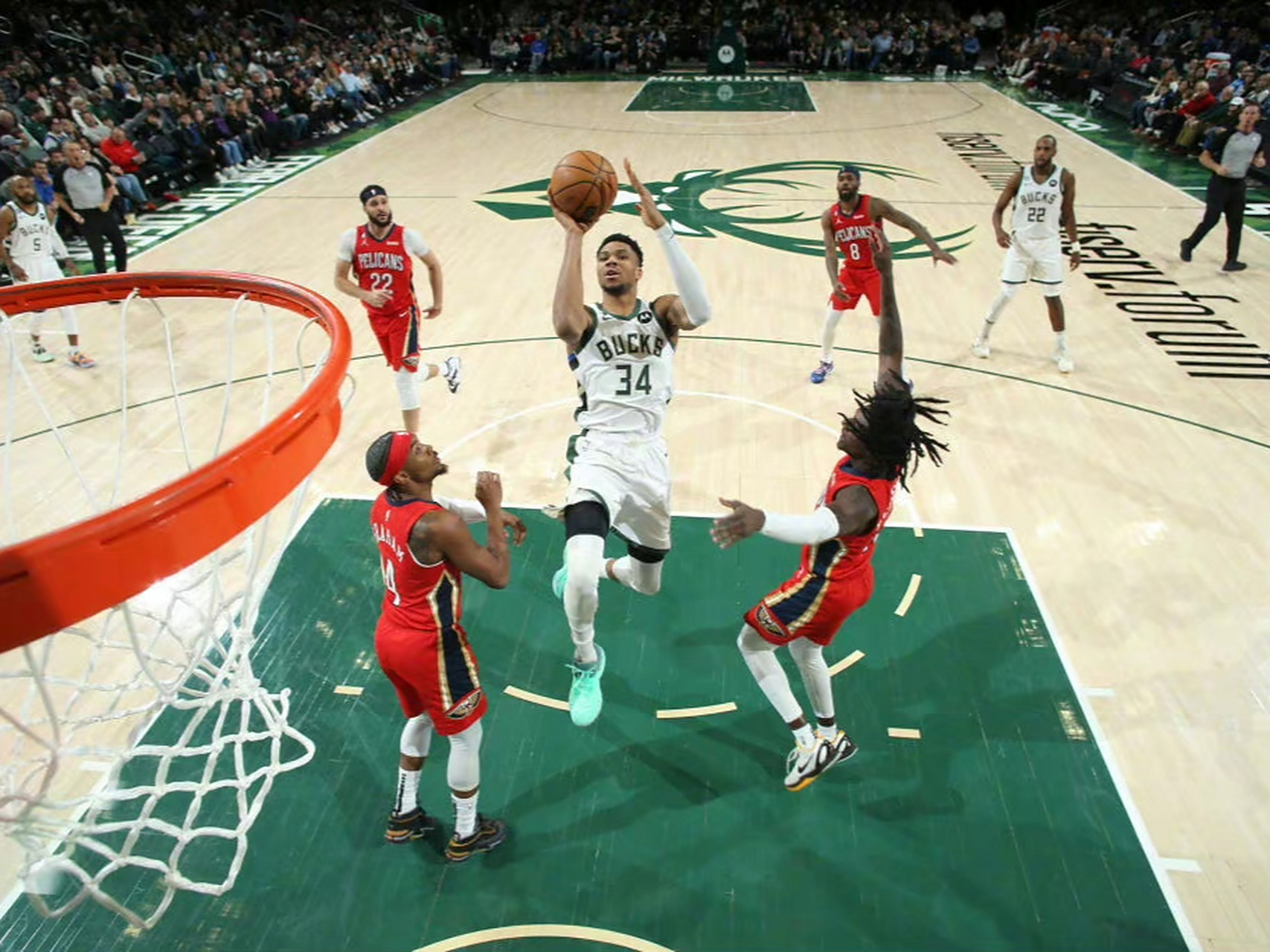 雄鹿B队险胜鹈鹕，哈里斯高光表现的简单介绍