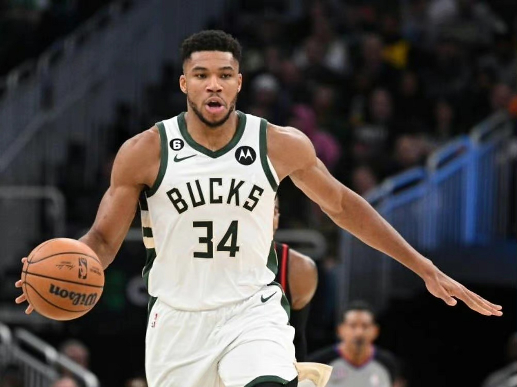 雄鹿B队险胜鹈鹕，哈里斯高光表现的简单介绍