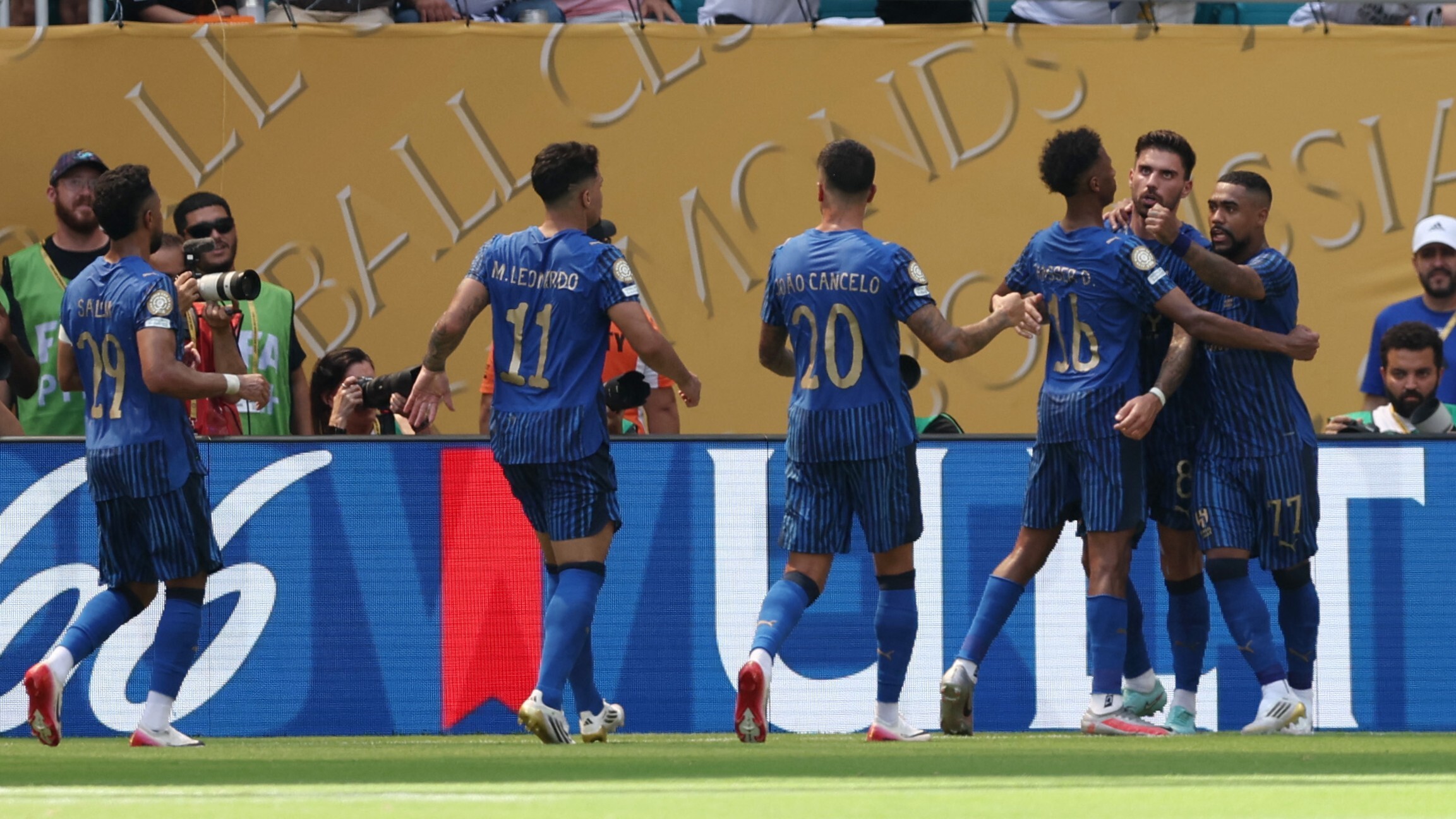 马赛惨败客场,卫冕冠军落后争冠的简单介绍 马赛惨败客场,卫冕冠军落后争冠的简单介绍