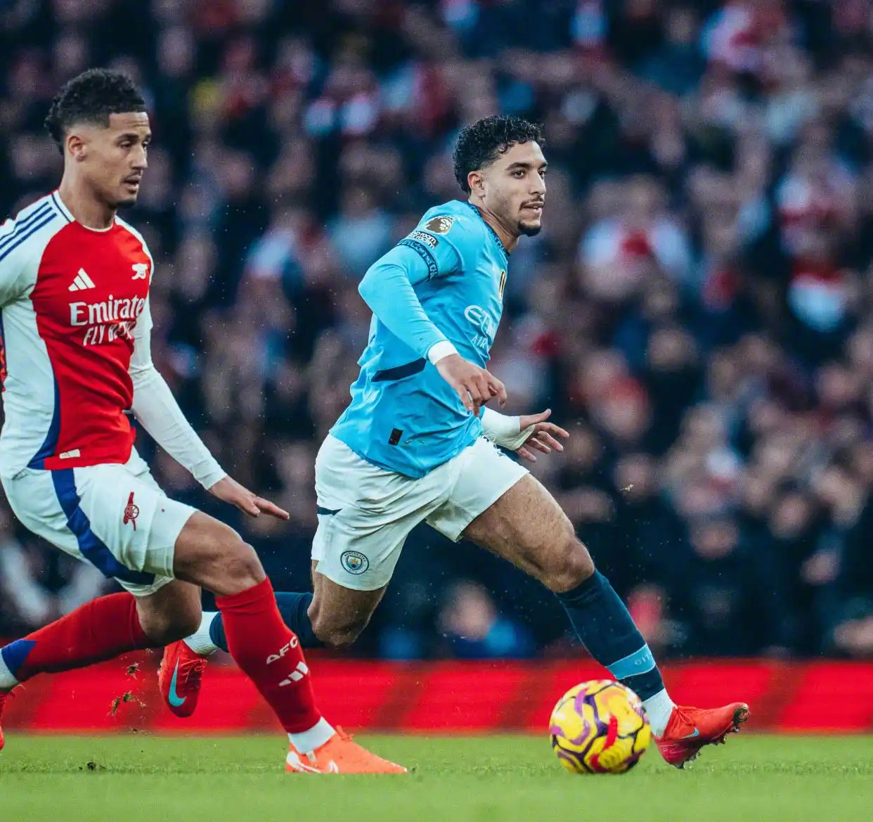 曼城三球完胜阿森纳,连下英超第三的简单介绍 曼城三球完胜阿森纳,连下英超第三的简单介绍