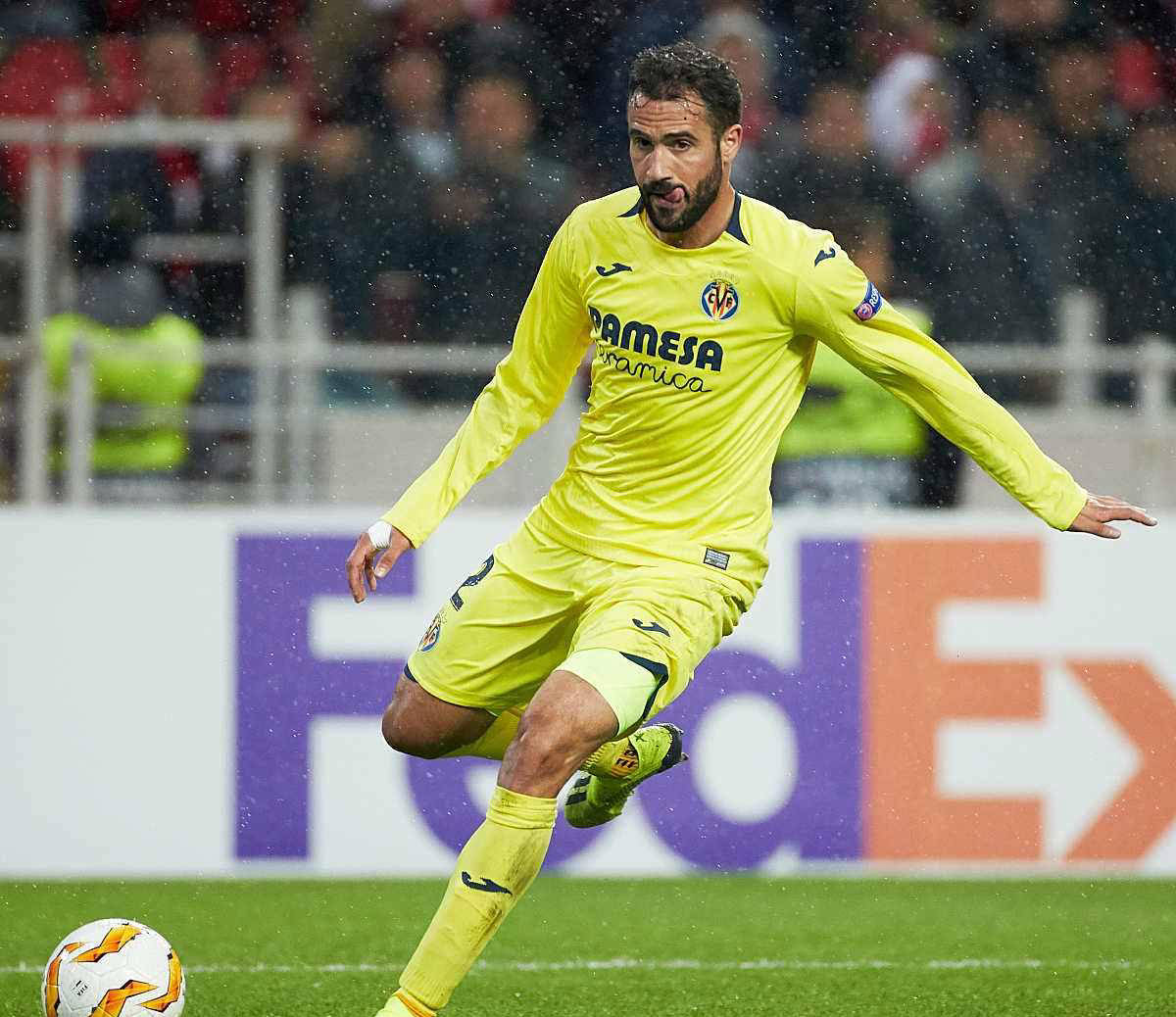 包含马德里竞技客场告捷，小组出线前景一片明朗的词条