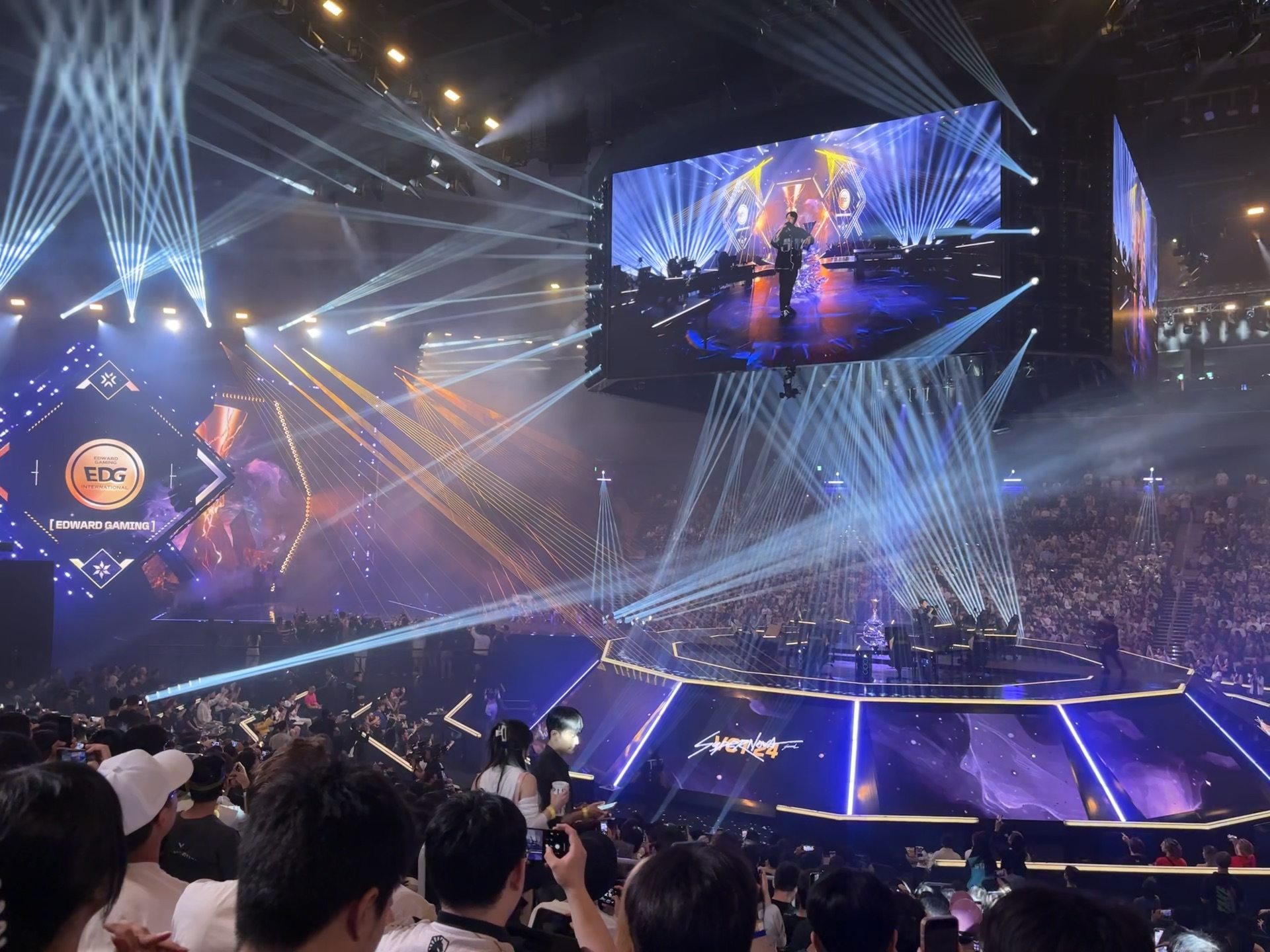 终极对决燃爆赛场,震撼全球! 终极对决燃爆赛场,震撼全球!