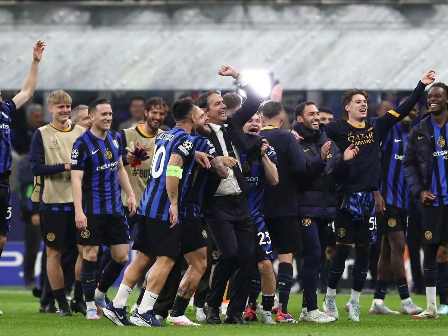 巴黎联队主场战胜都灵,确定领跑位置 巴黎联队主场战胜都灵,确定领跑位置