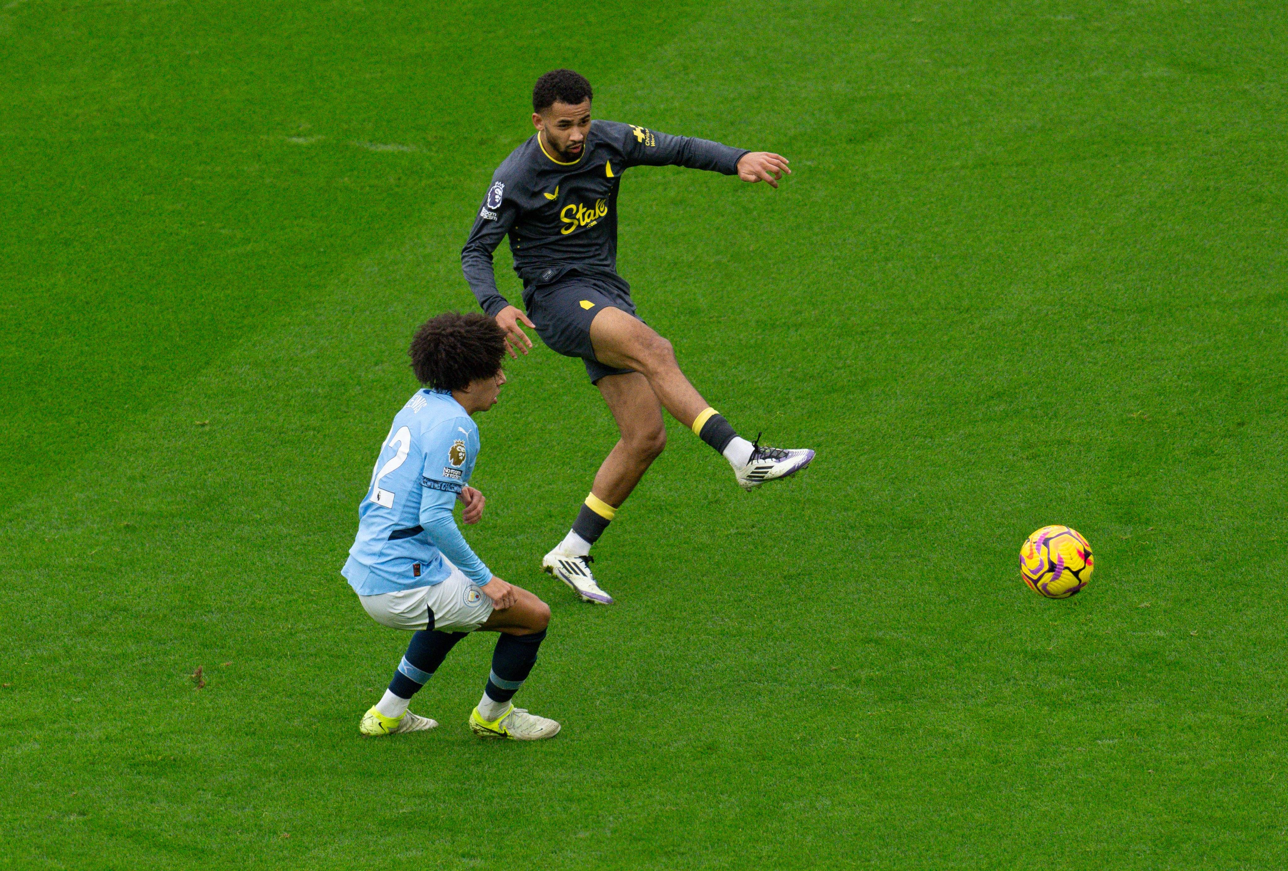 曼联客场逼平埃弗顿,积分暂平的简单介绍 曼联客场逼平埃弗顿,积分暂平的简单介绍