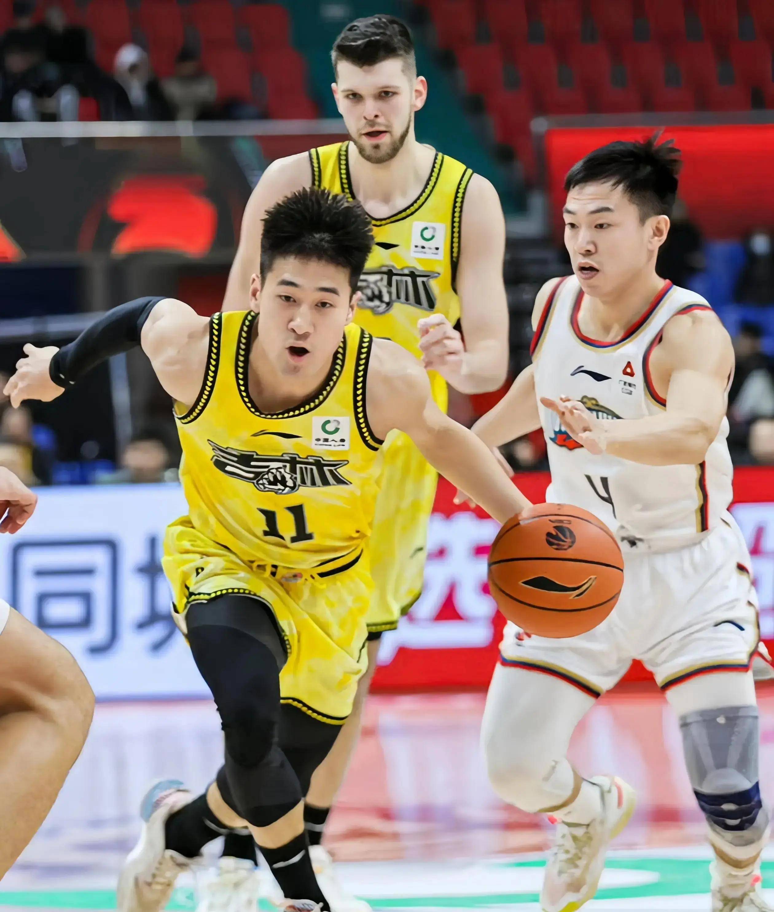 辽宁男篮大比分胜出，稳坐榜首的简单介绍