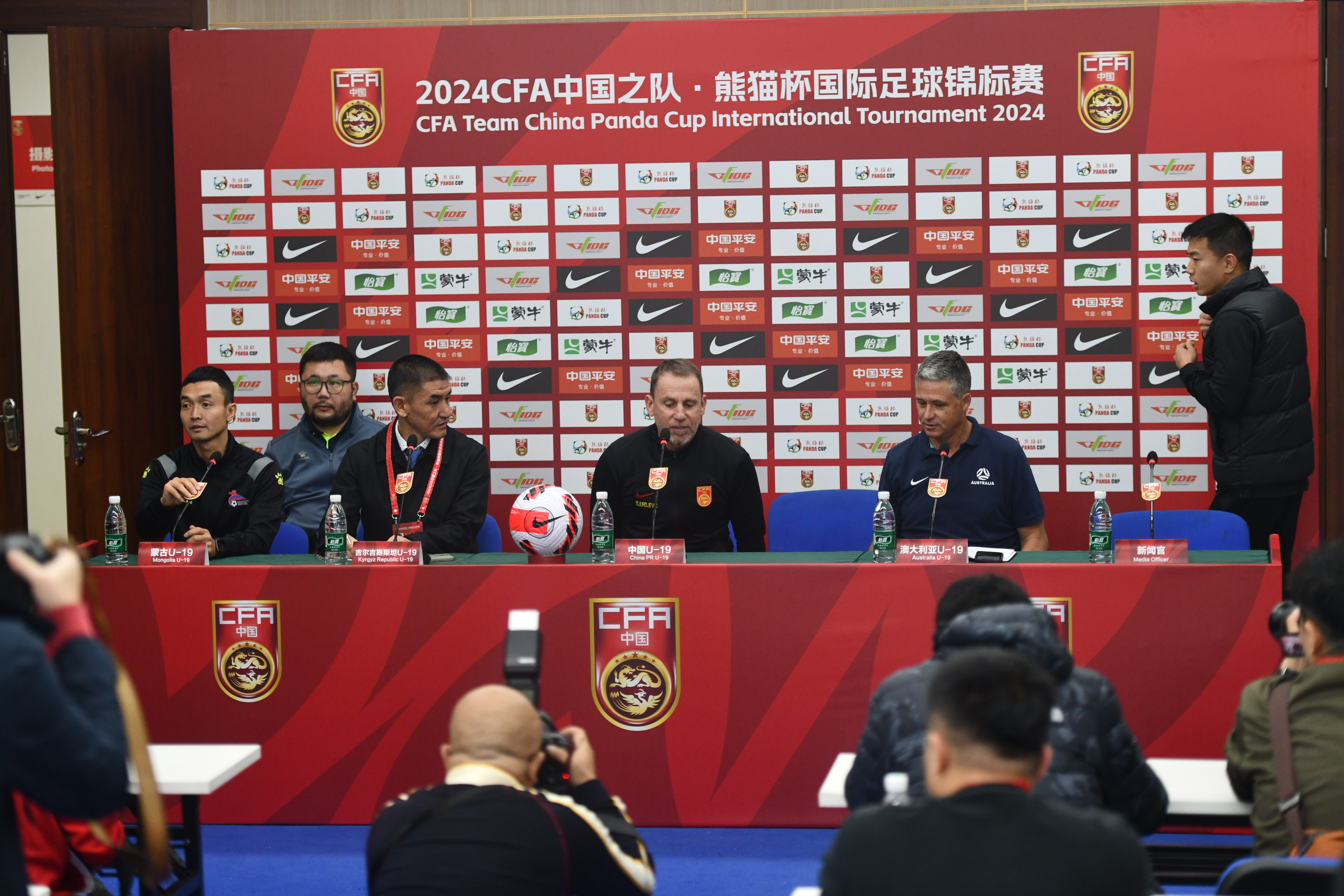 亚洲足球锦标赛精彩继续,斗志昂扬的简单介绍 亚洲足球锦标赛精彩继续,斗志昂扬的简单介绍