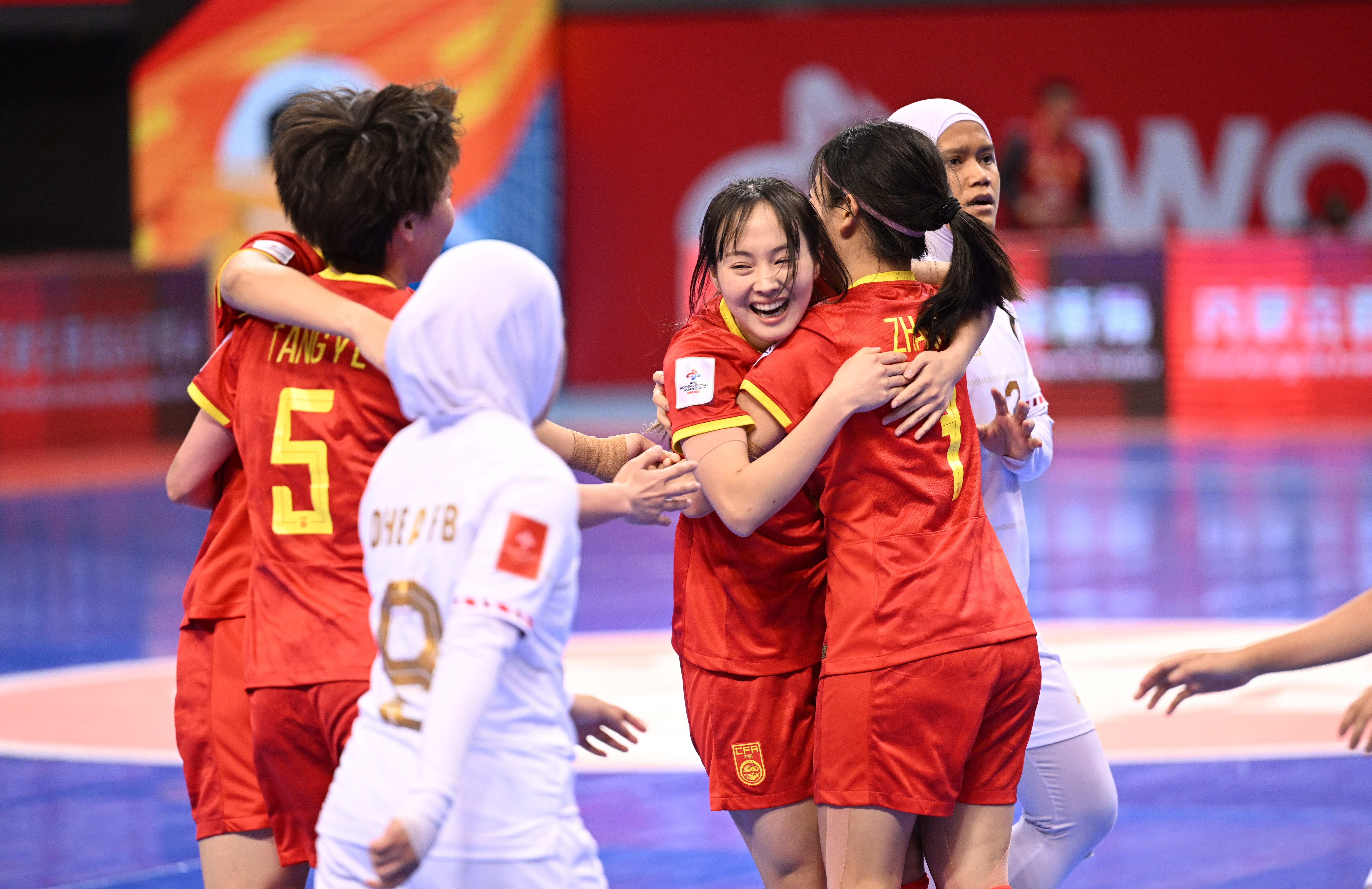 亚洲女足邀请赛:中国队拉锯战抢夺胜利,迈向巅峰 亚洲女足邀请赛:中国队拉锯战抢夺胜利,迈向巅峰