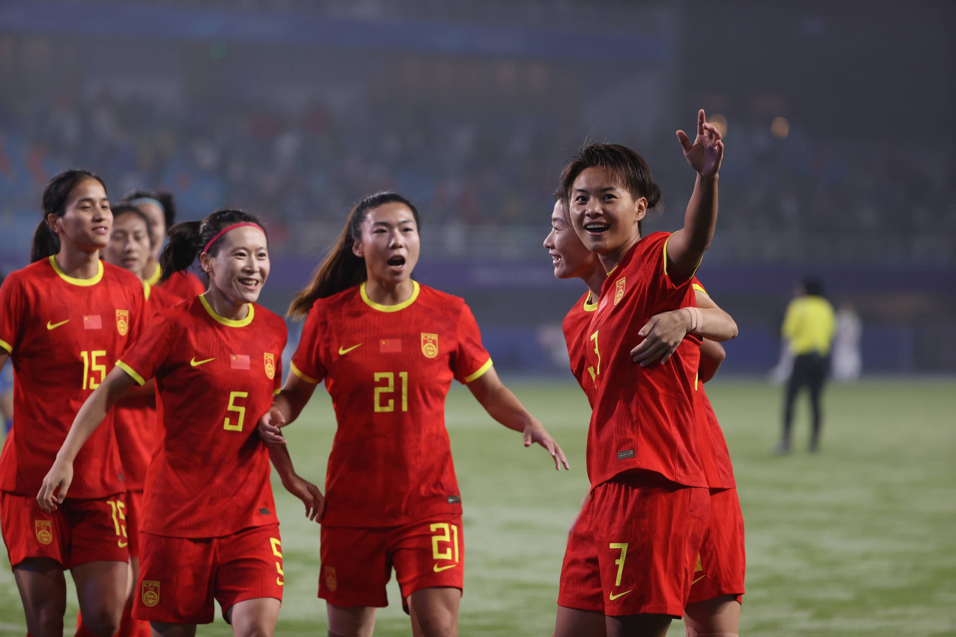 亚洲女足邀请赛:中国队拉锯战抢夺胜利,迈向巅峰 亚洲女足邀请赛:中国队拉锯战抢夺胜利,迈向巅峰