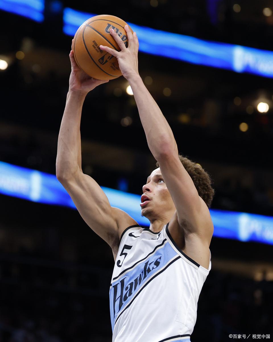 老鹰队主帅调整战术队伍变得更具侵略性的简单介绍