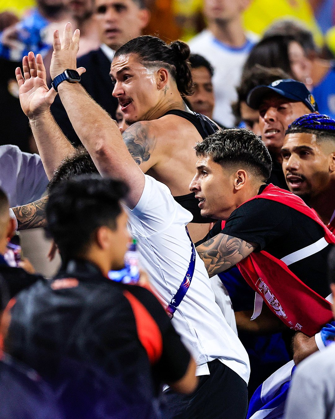 关于欧洲篮球名人堂成员对抗赛精彩纷呈，球迷欢呼不断的信息