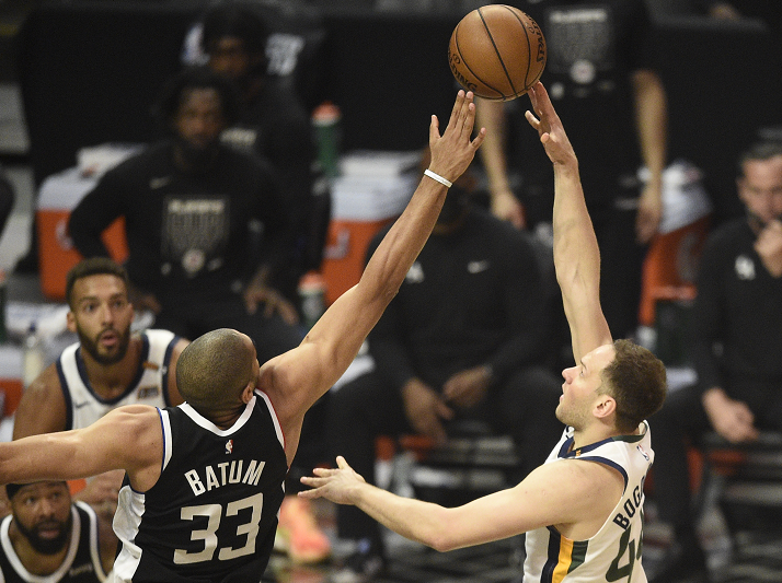 法国羽毛球队完胜日本羽毛球队，马琳制霸全场的简单介绍