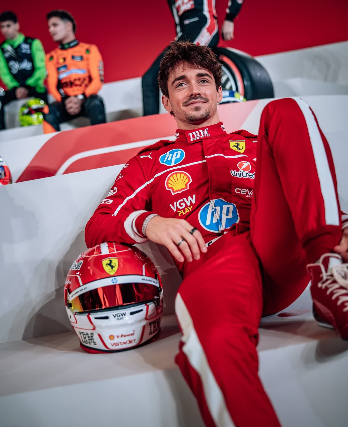 包含迈凯伦力克索伯车队，诺里斯统治全场的词条