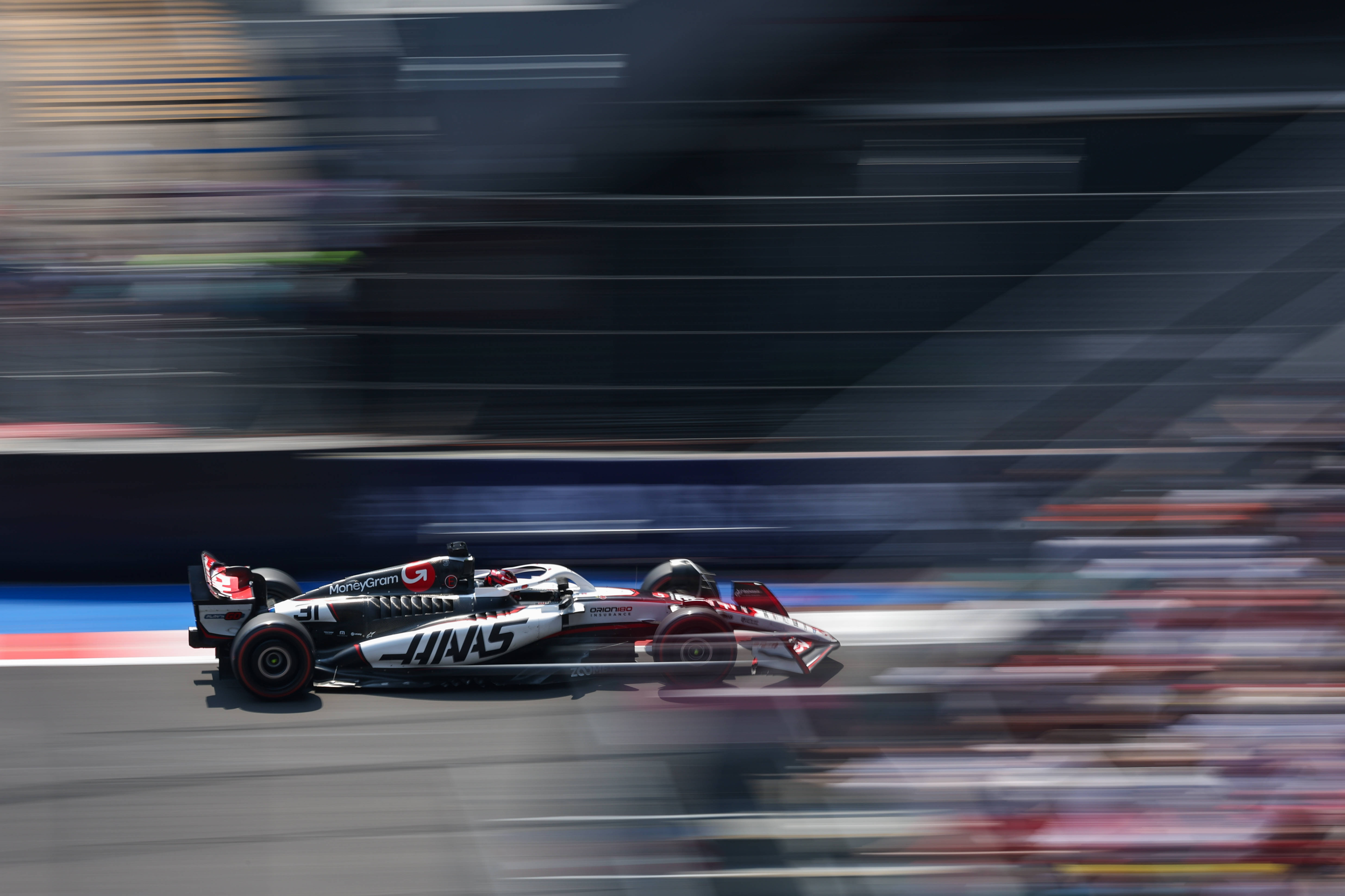 雷诺车队轻取红牛车队,塞恩斯惊艳四座的简单介绍 雷诺车队轻取红牛车队,塞恩斯惊艳四座的简单介绍