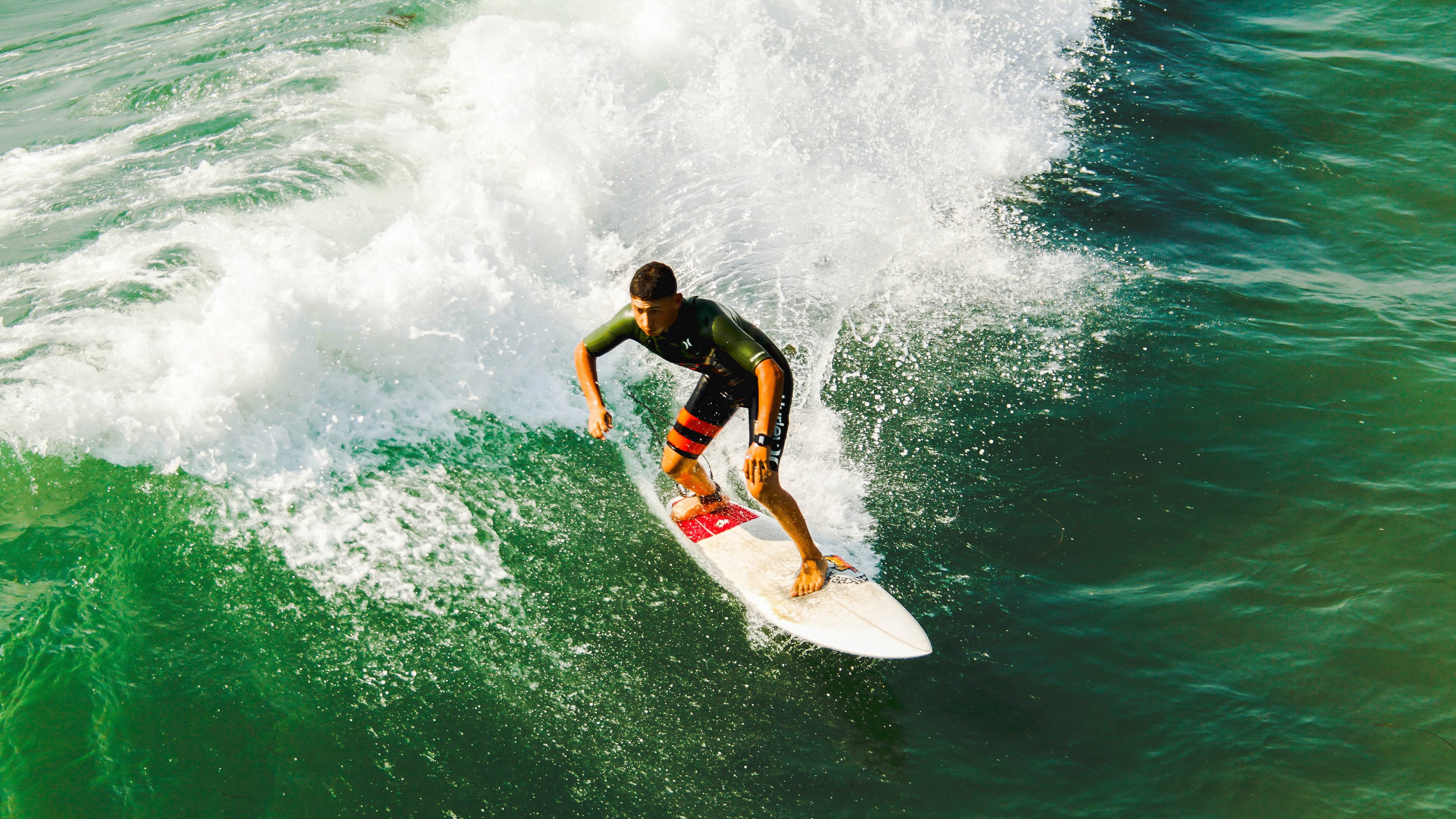 跨界征服,沙特足球击溃奥地利启示录,与基米希在F1巴林站的统治级表演